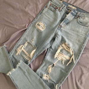 High waisted Wedgie Distressed Levi Jeans